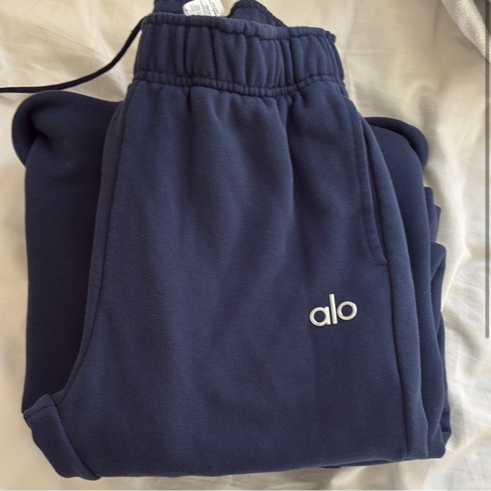 Alo yoga NAVY sweatpants brand new!